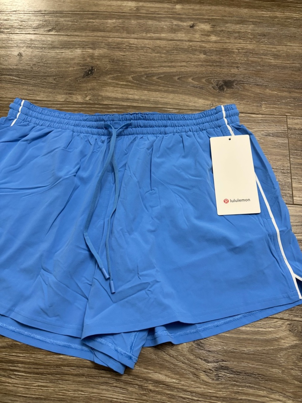 NWT Lululemon Court Rival High-Rise Short 3" (Pool Party/White) Size 12 - Picture 4 of 8